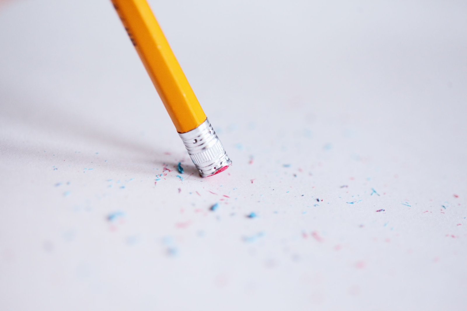 Pencil eraser removing a mistake on paper, like Oracle Flashback undoing a wrong UPDATE