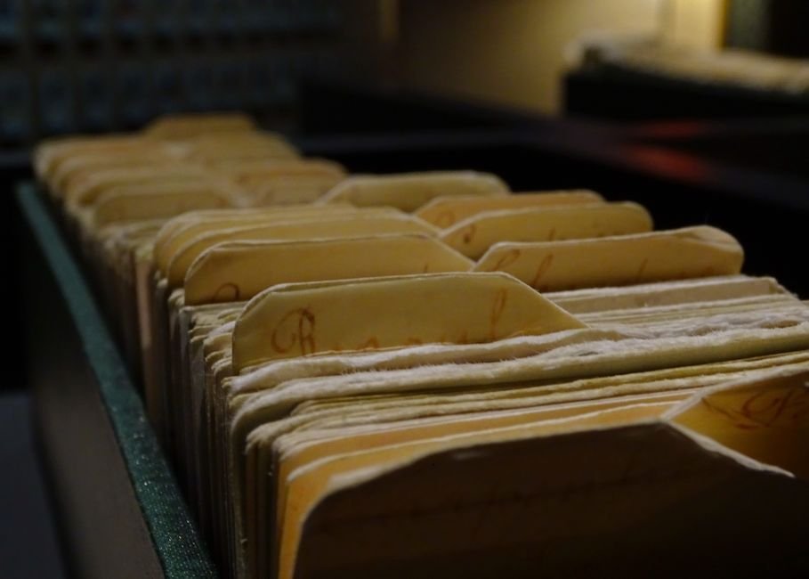 Library card catalog drawers - the classic analogy for an Oracle indexing strategy