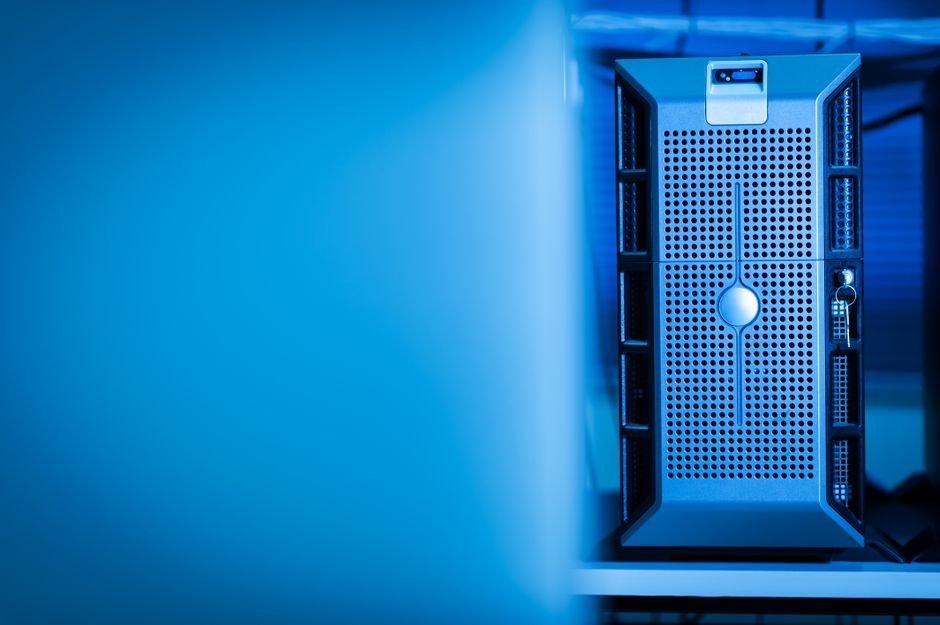 Modern cloud data center server racks - Oracle Cloud Infrastructure OCI migration target environment